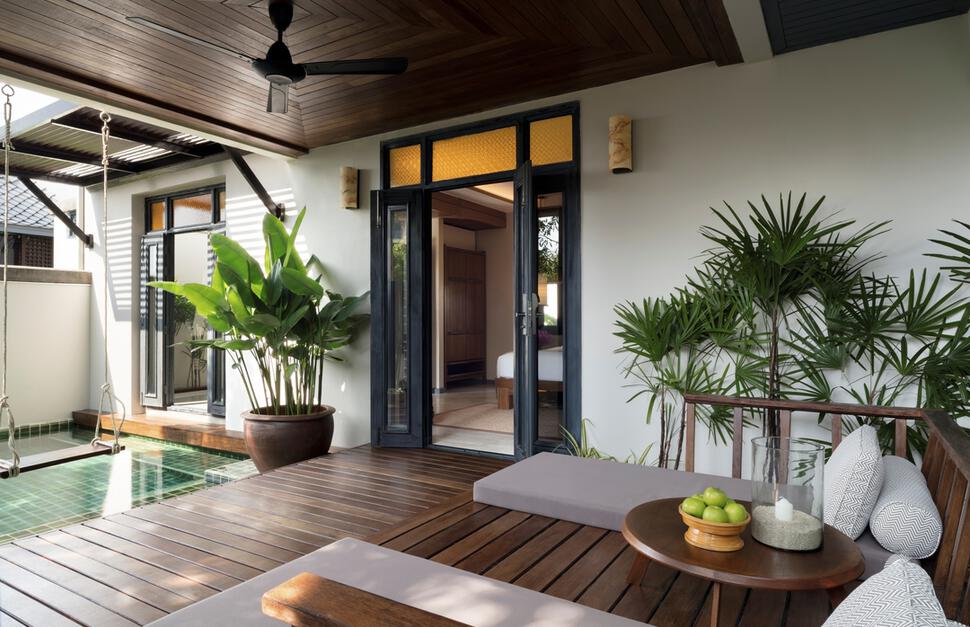Deluxe Plunge Pool Room