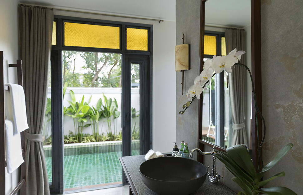 Deluxe Plunge Pool Room