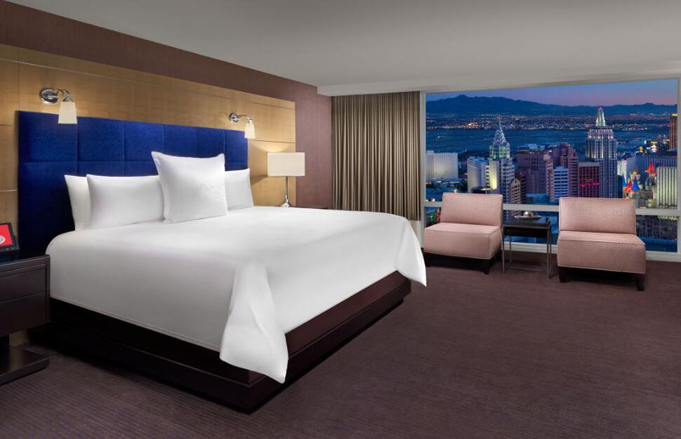 Deluxe Strip View King Room