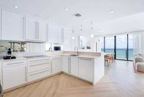 WOW Oceanfront Suite