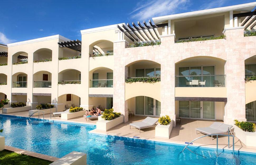 Grand Swim Up Suites