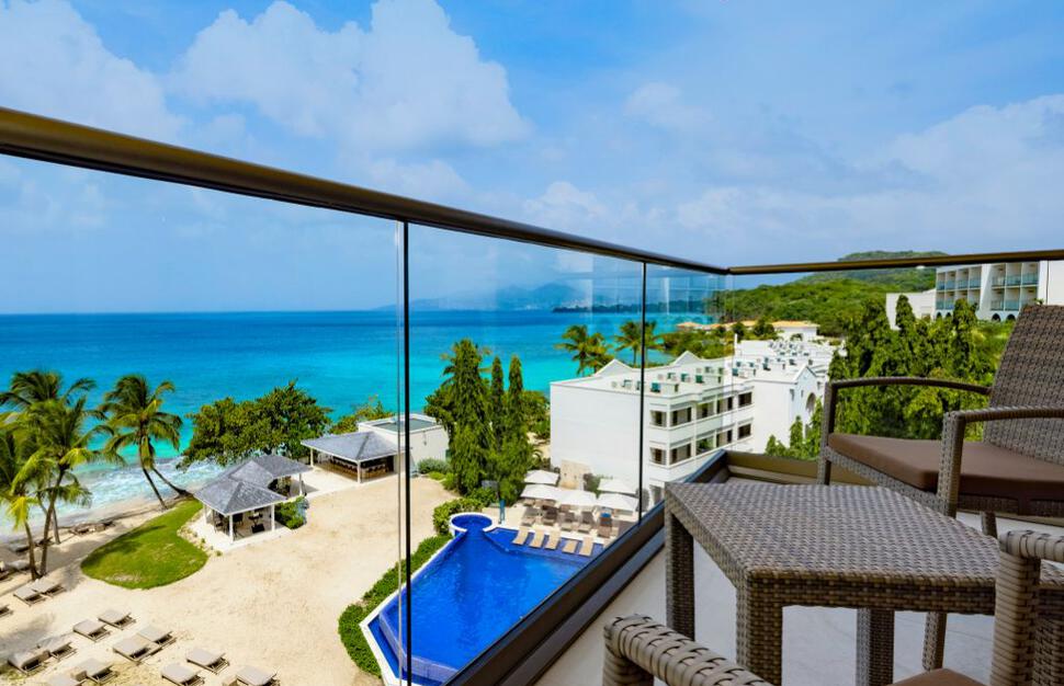 Luxury Junior Suite Ocean Front