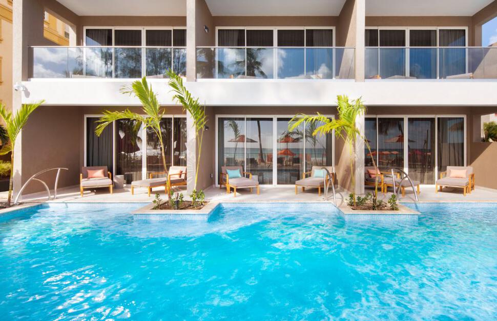 Swim Up Suites