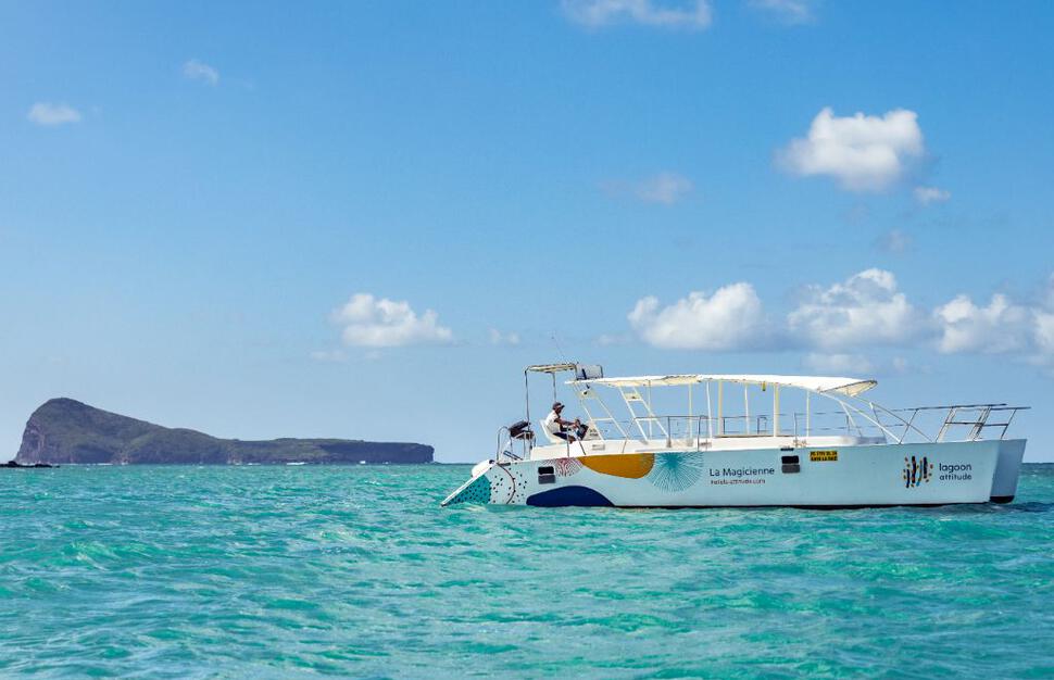 Hotel catamaran