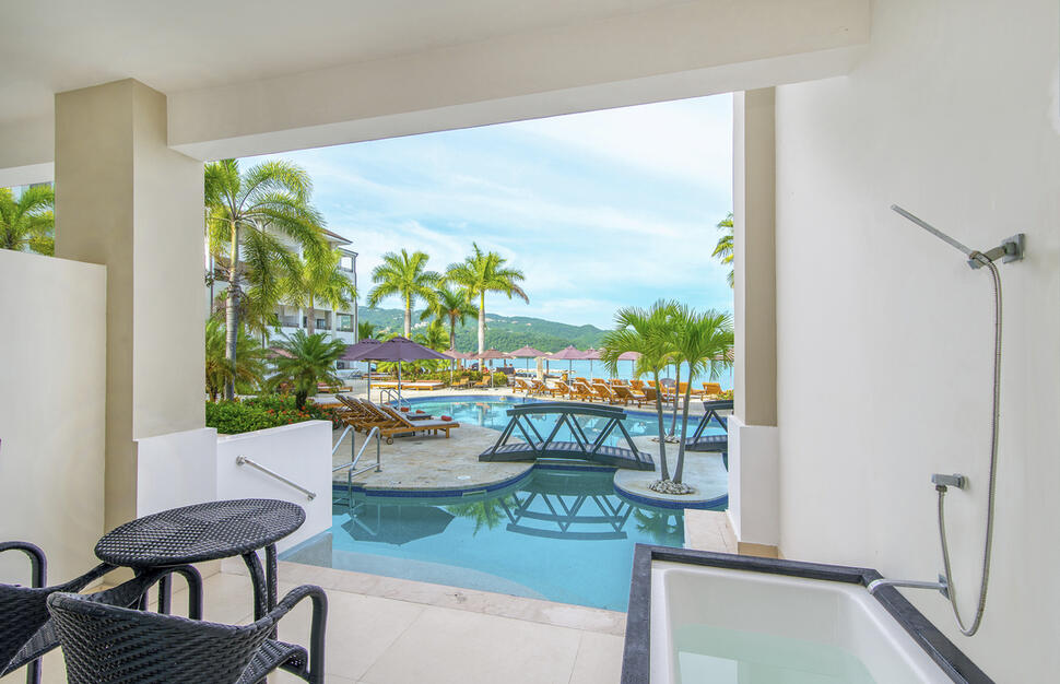 Preferred Club Master Suite Ocean Front Swim Out