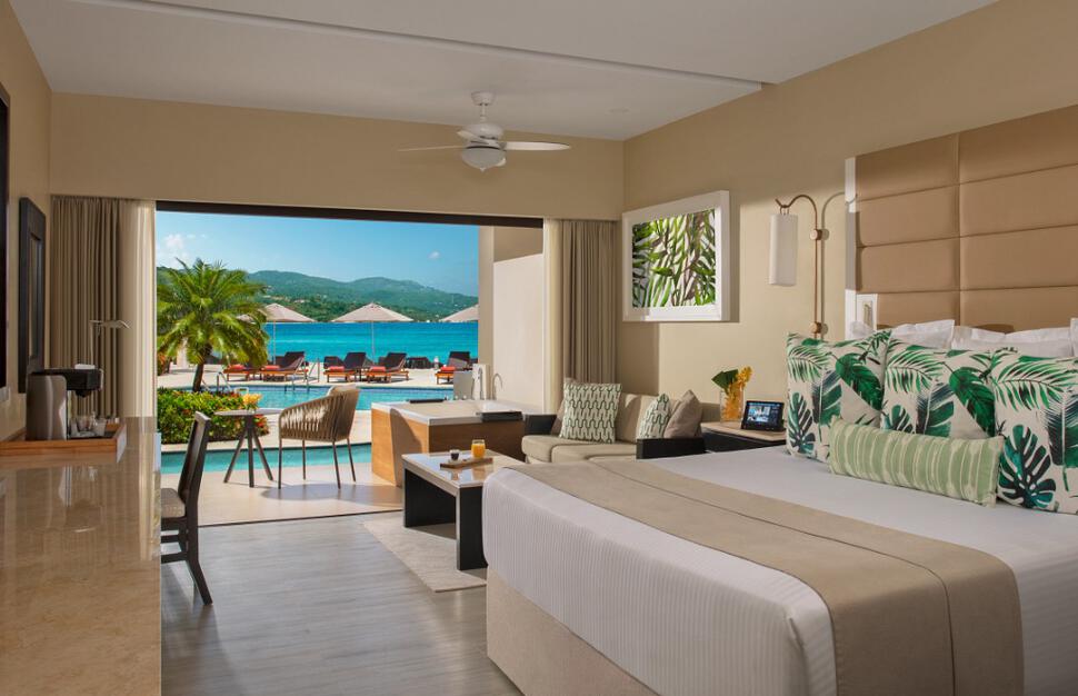 Preferred Club Jr Suite Ocean View Swim-out