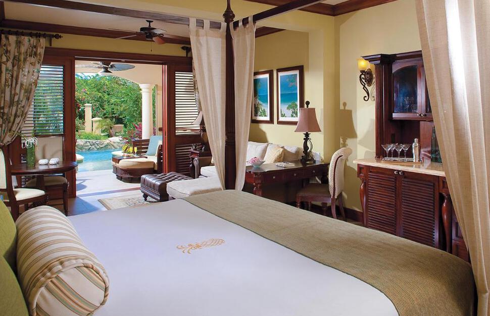 Swim-up Crystal Lagoon Honeymoon One Bedroom Butler Suite