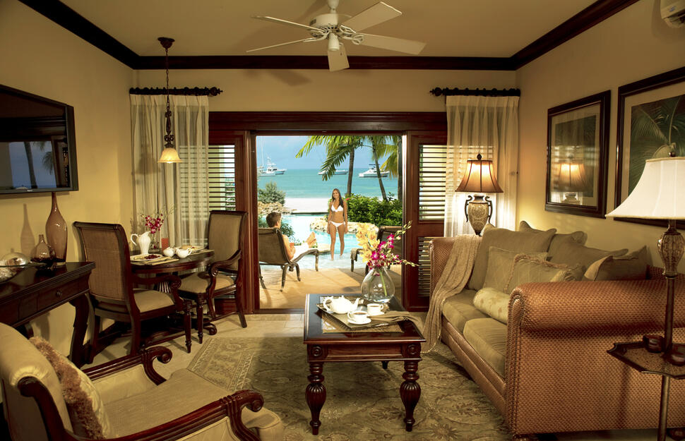 Sundowner Swim up Beachfront One Bedroom Butler Suite