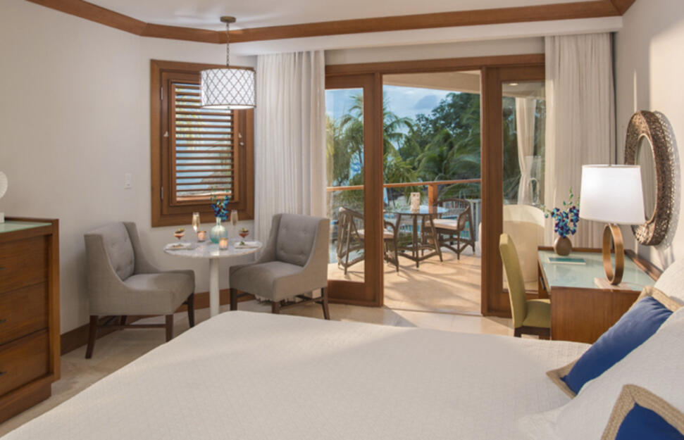 Longshore Beachfront Grande Luxe Club Level Room