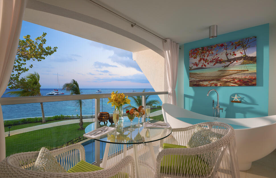Water’s Edge Honeymoon Club Level Room with Patio Tranquility Soaking Tub