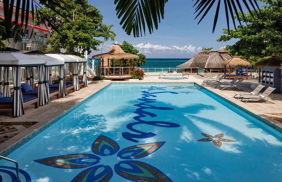 Oceanfront Swim-Up Butler Suite with Patio Tranquility Soaking Tub
