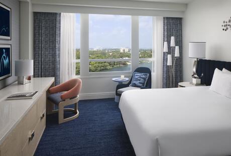 Deluxe Bayview King Room