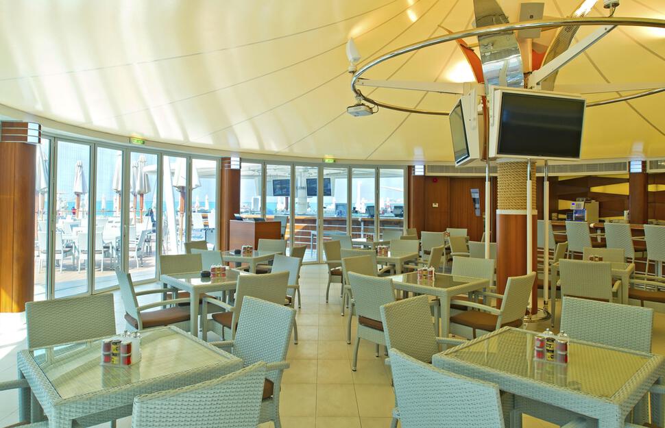 Wavebreaker Beach Bar & Grill