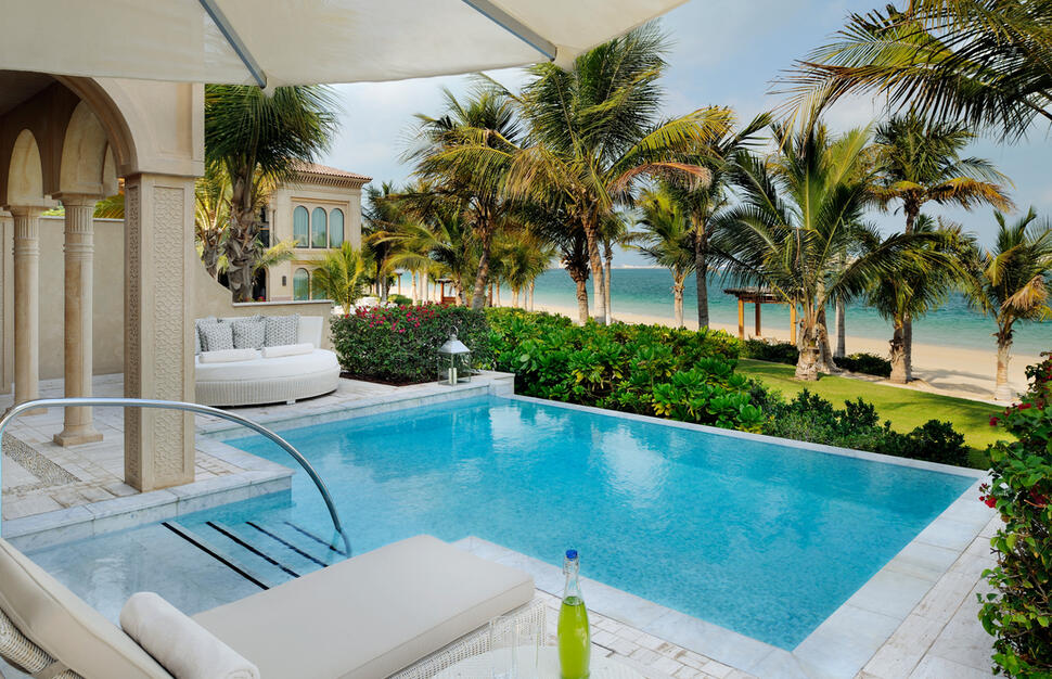 Beachfront Executive Suite with pool