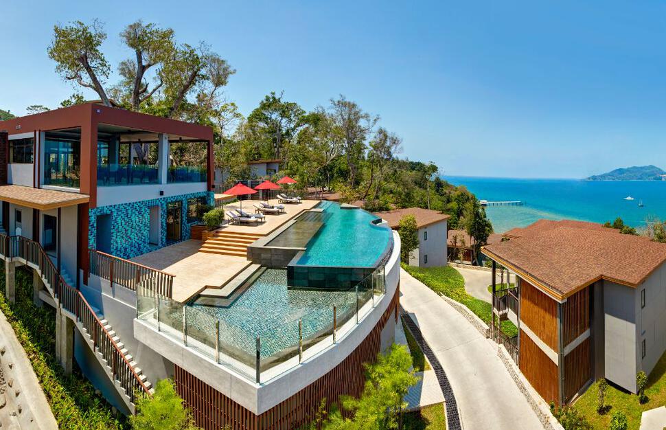 Ocean Wing and Clubhouse Pool