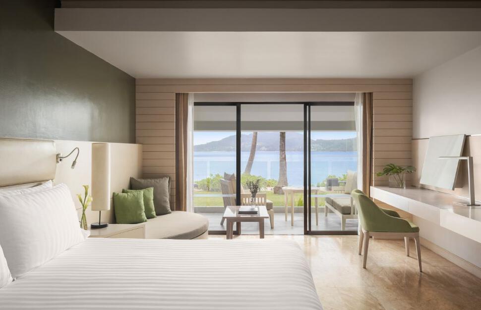 Deluxe Ocean Front Balcony