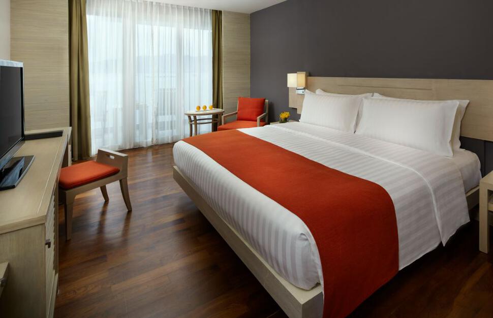 Superior Ocean Front Balcony