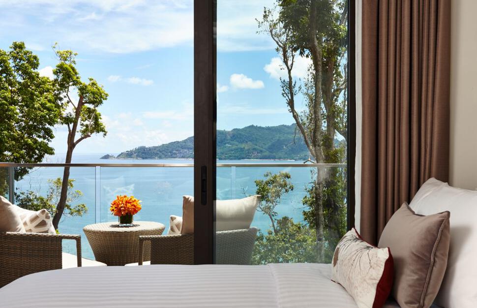 Club One Bed Ocean Facing Suite