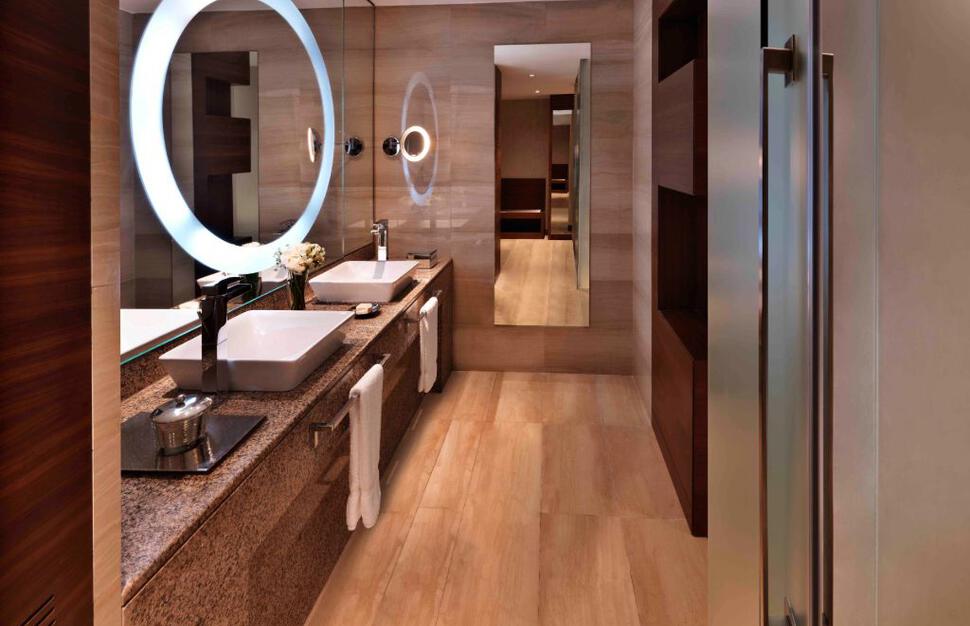 Fairmont Queen Bathroom