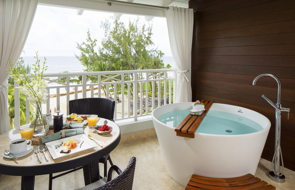 Beachfront Club Level Suite with Balcony Tranquility Soaking Tub