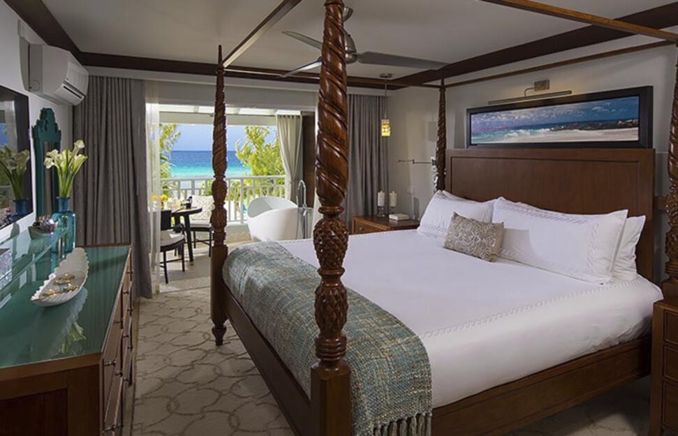 Beachfront One Bedroom Butler Suite with Balcony Tranquility Soaking Tub