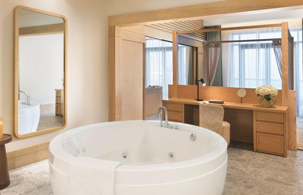 Signature Palm Suite Honeymoon Suite