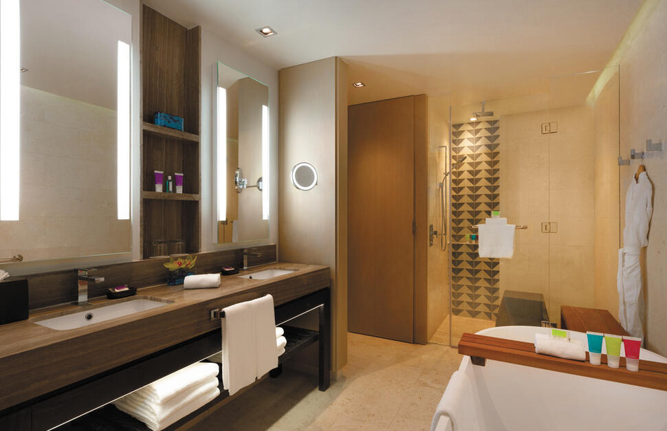 Swim-Up Junior Suite King