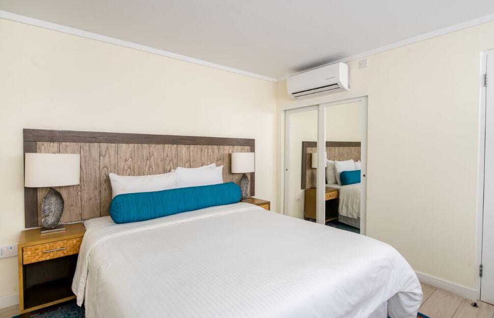 1 Bed Suite bedroom