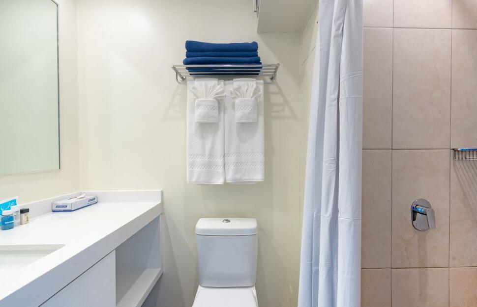 Supersaver Room bathroom