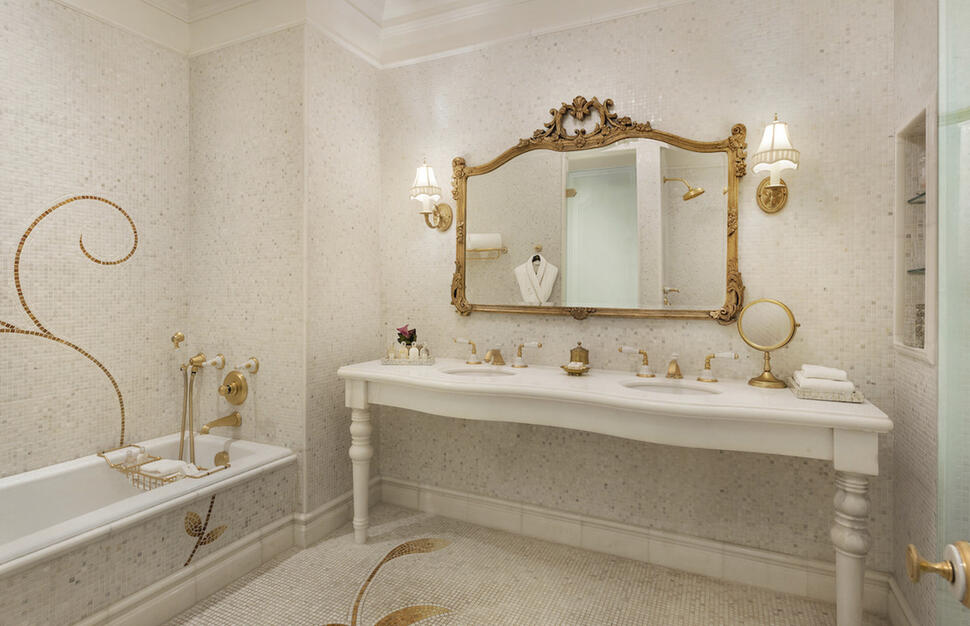 Bathroom for Plaza Rooms and Deluxe Rooms