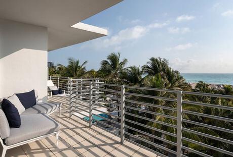 Oceanfront Lanai Suite