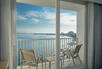 King Waterfront Room