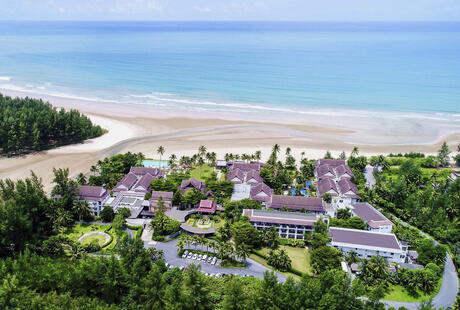 Apsara Beachfront Resort & Villa