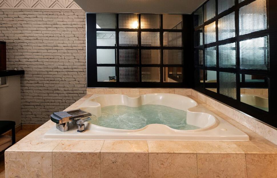 Players Suite SpaTub