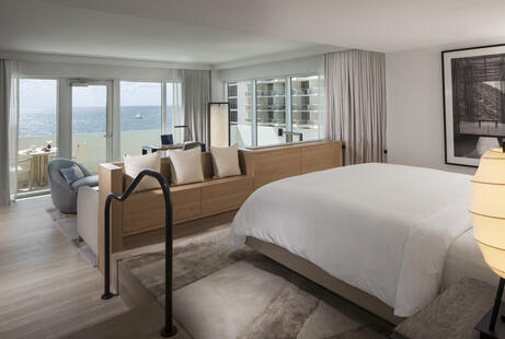 Zen Ocean view Suite King with Balcony