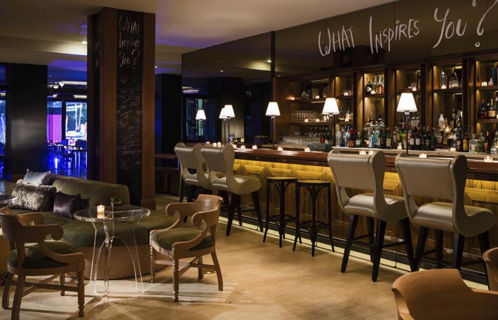 R Lounge at Two Times Square