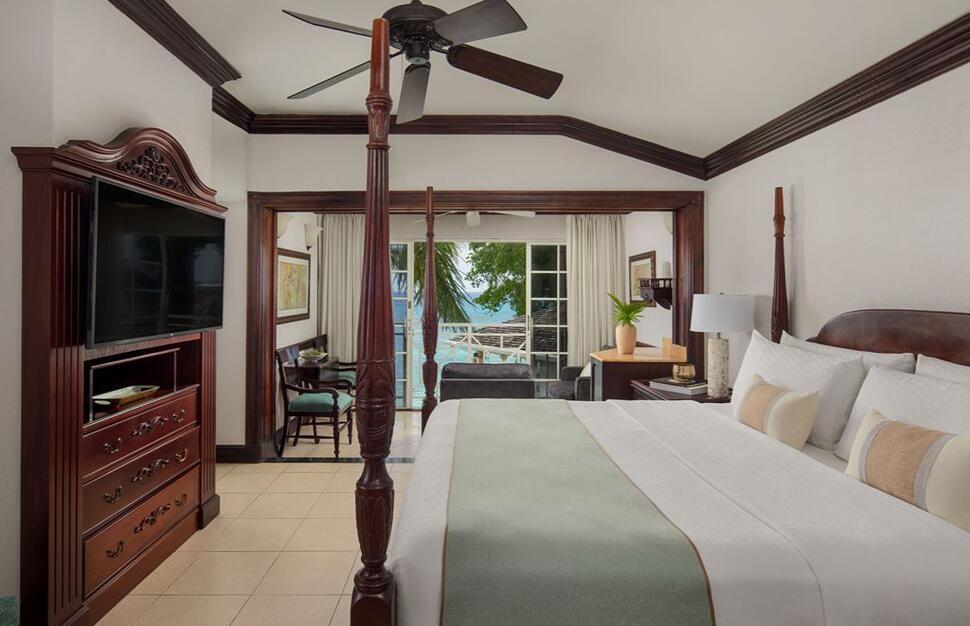 Regent Oceanfront Butler Suite