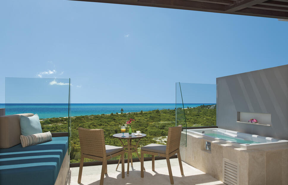 Junior Suite Ocean Front Room