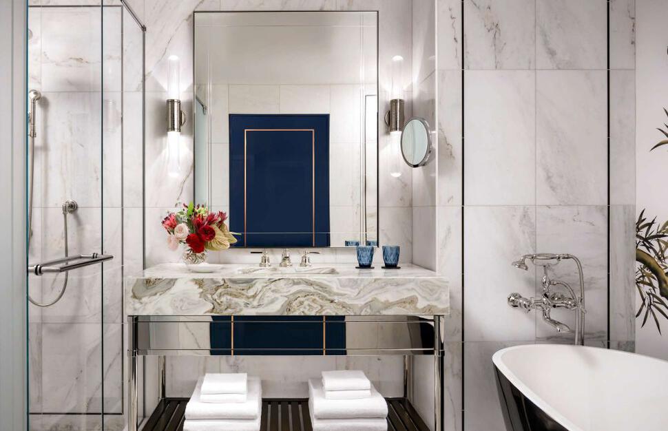 Deluxe Room Bathroom