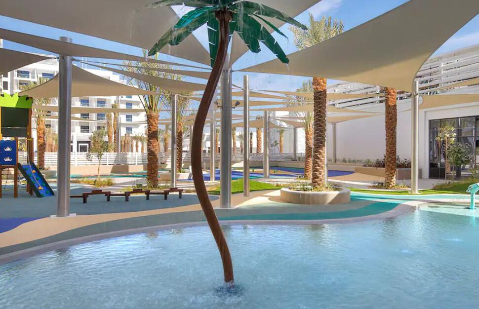 Kids club splash pad