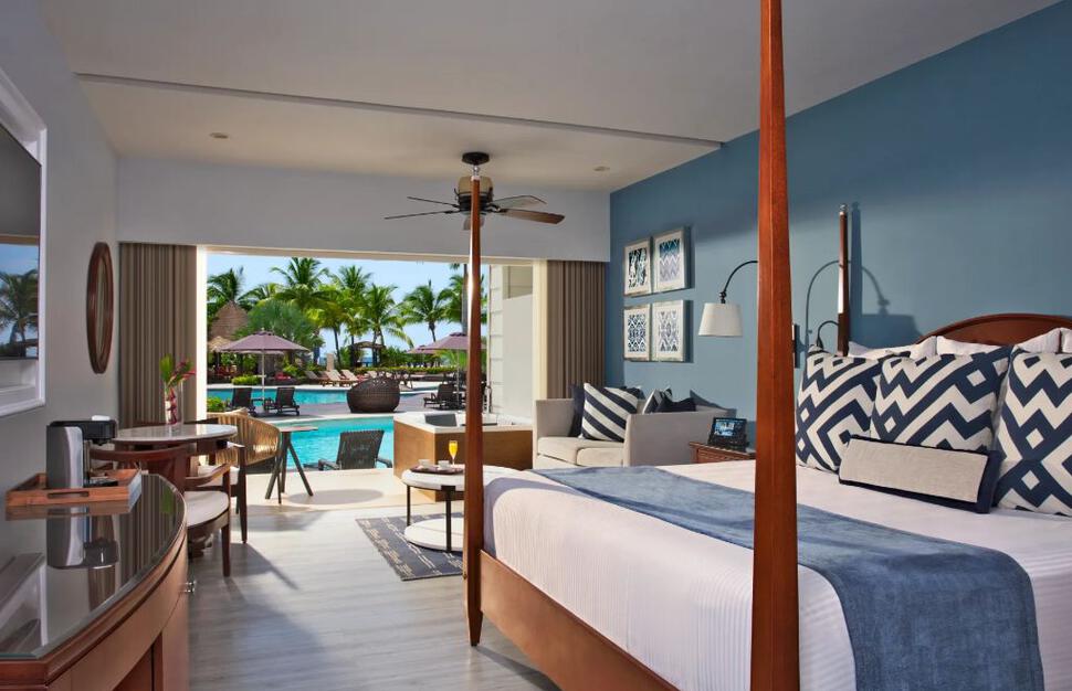 Preferred Club Junior Swim Out Room