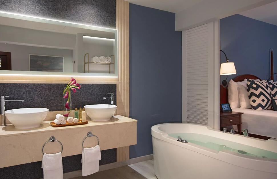 Junior Suite Bathroom