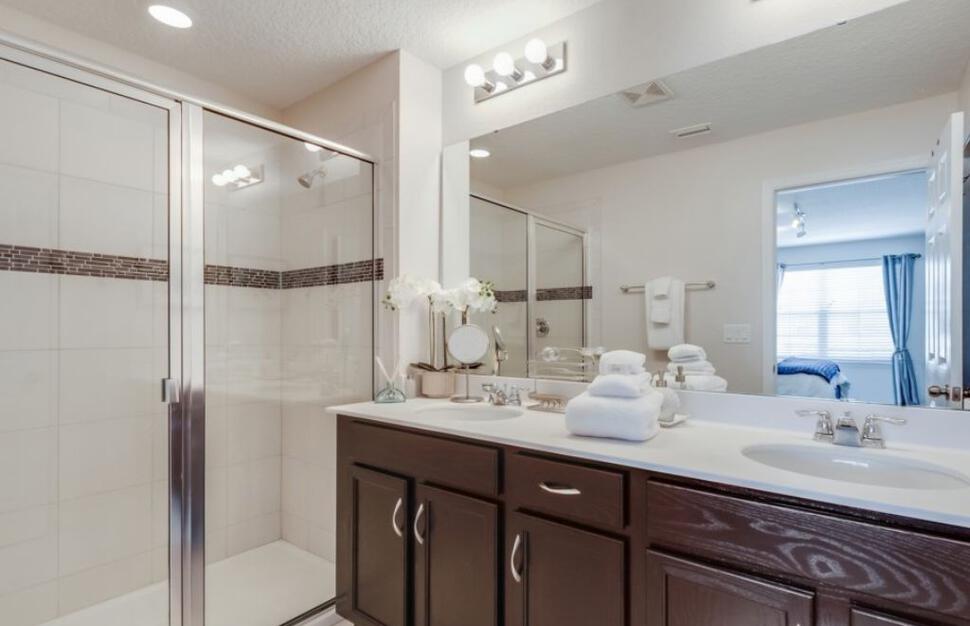 Example Townhouse Bathroom