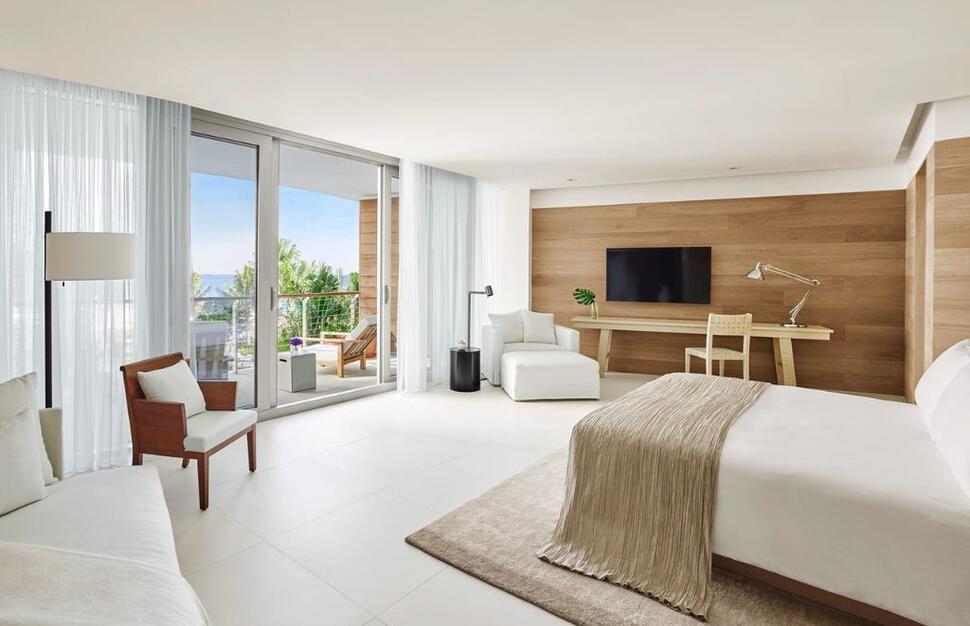 Oceanfront Bungalow Room