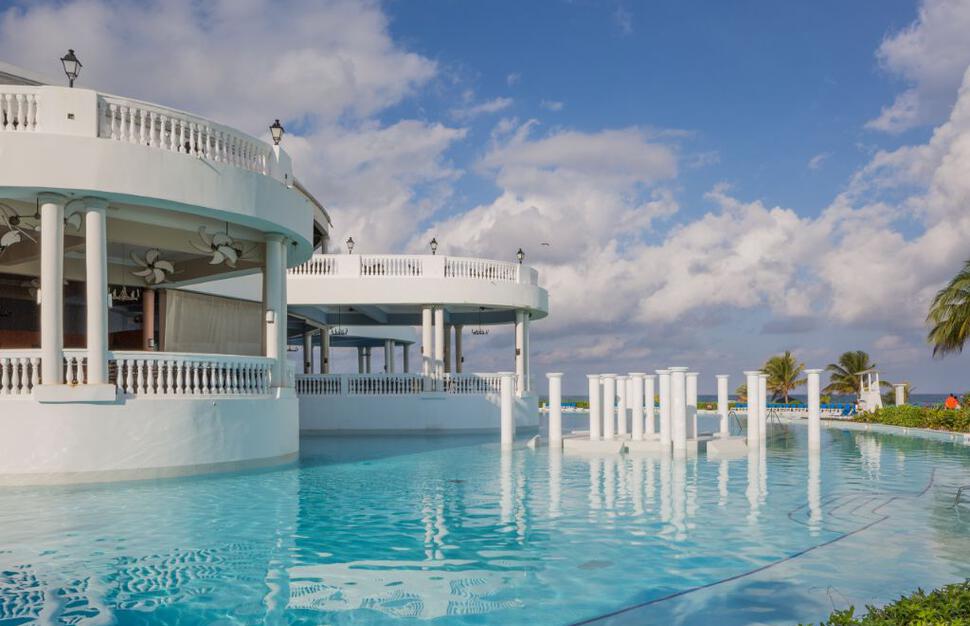 Infinity pool