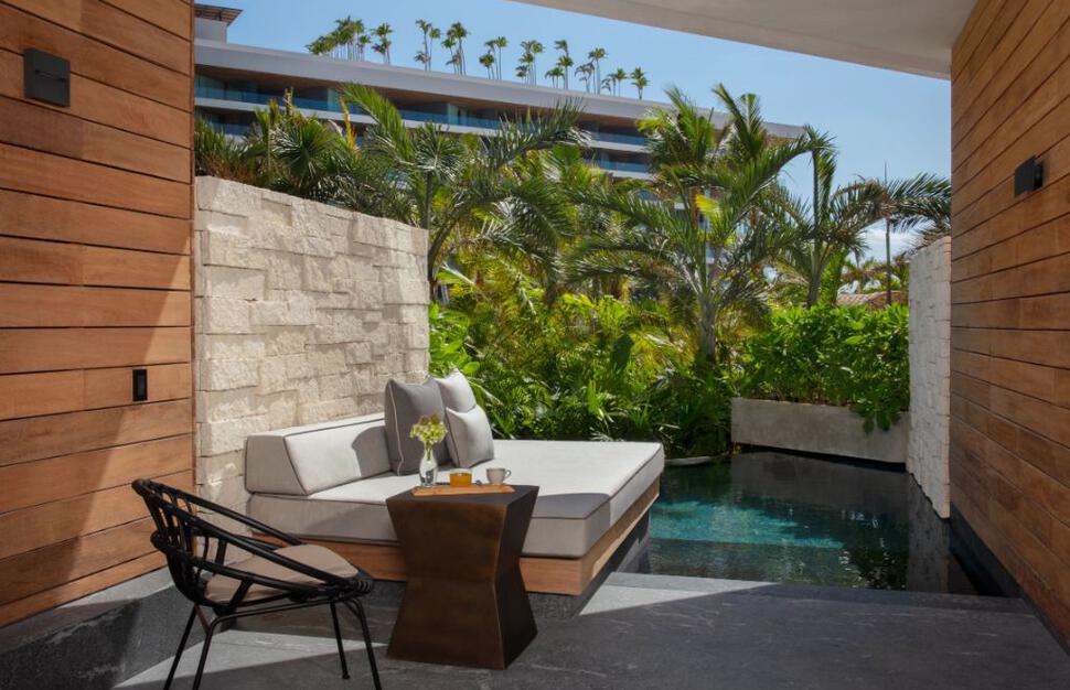 Preferred Club Junior Suite Swim Out Tropical View