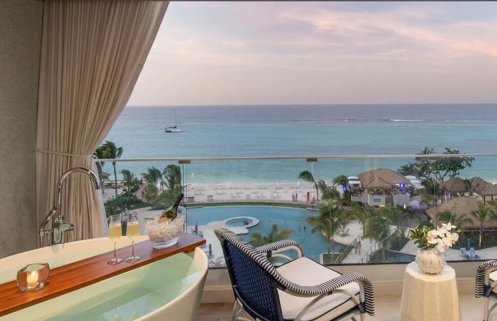 Travertine Beachfront Club Level Room