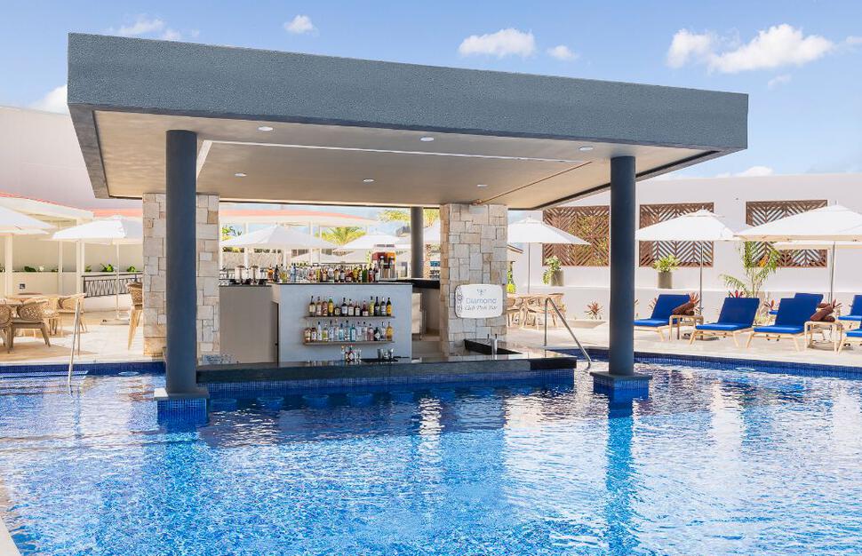 Diamond Club pool bar