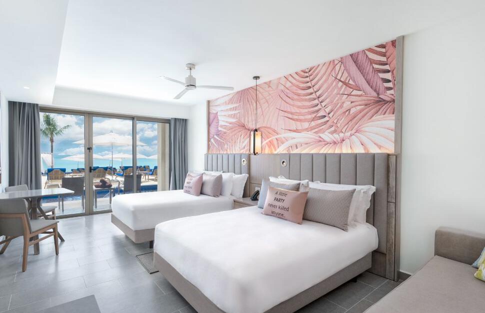 Luxury Junior Suite Ocean View Swimout Diamond Club