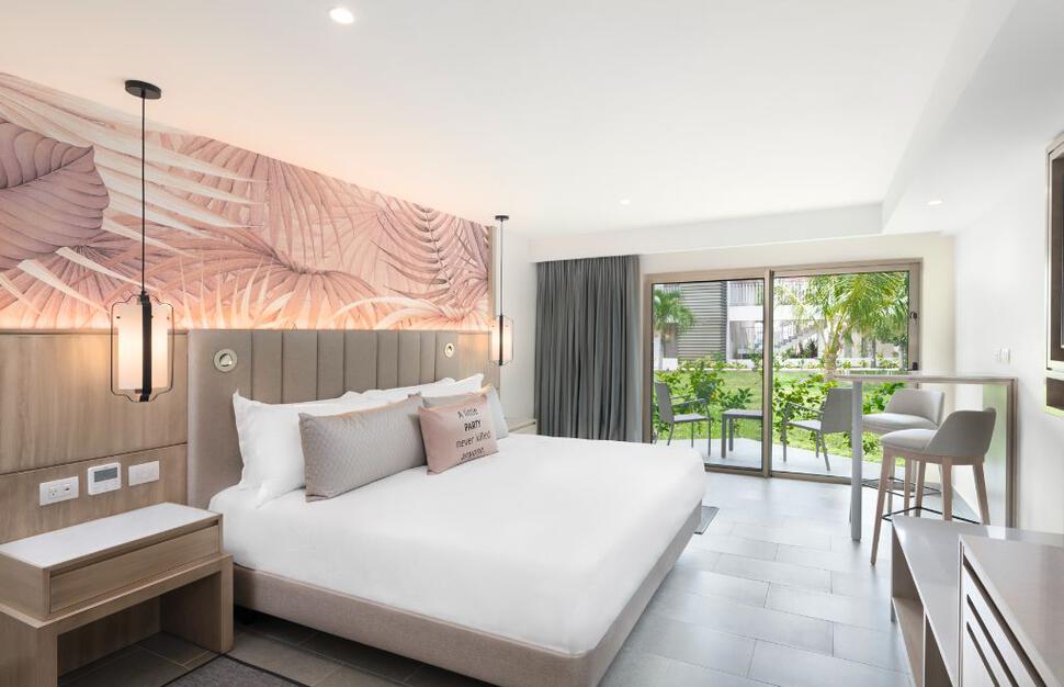 Luxury Garden View Room